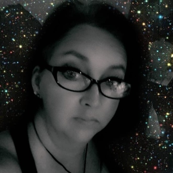 Meet your Posher, Vicki - Picture 1 of 1